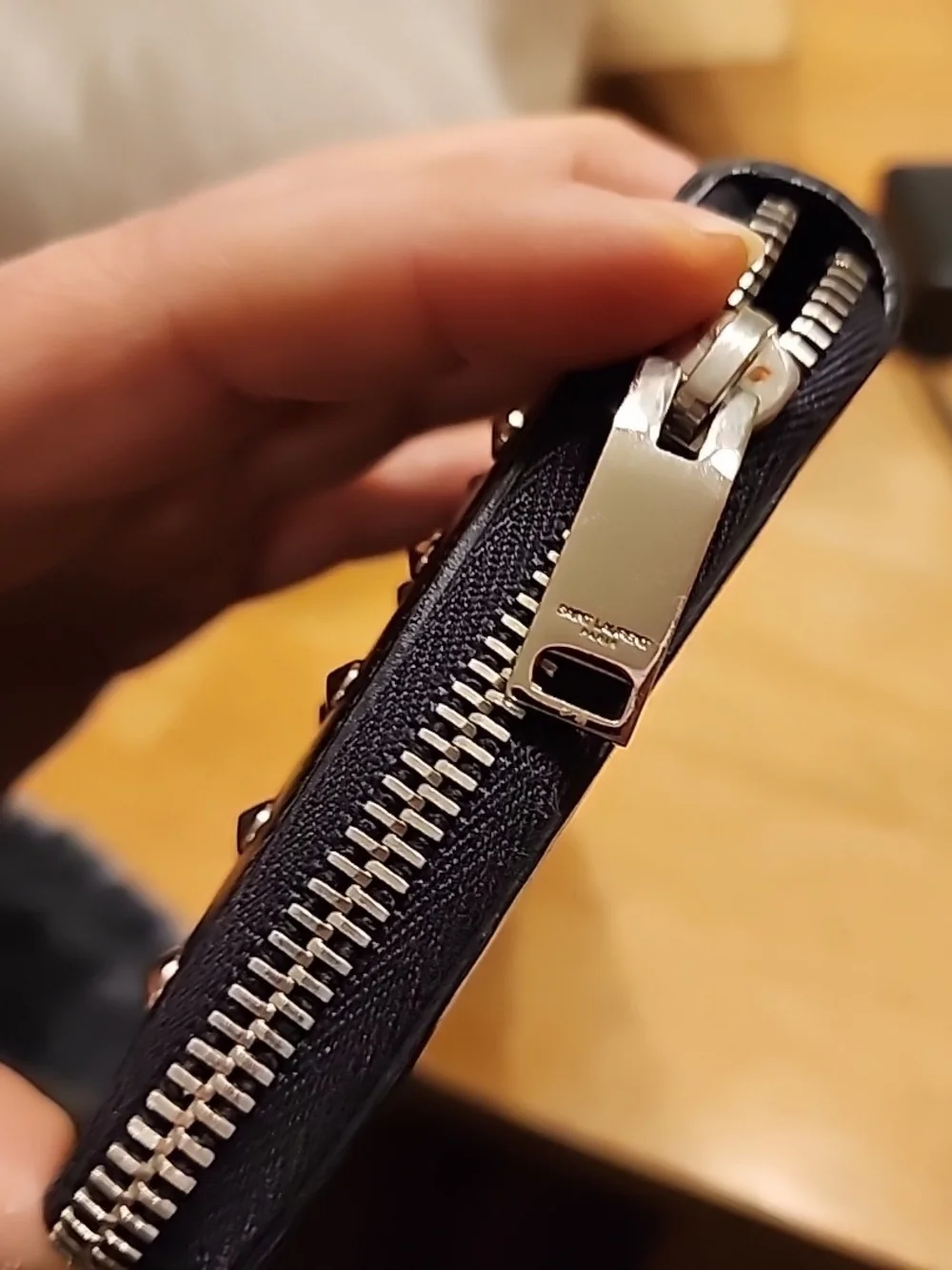 Saint Laurent studded zip-around long wallet made of black leather - Picture 9 of 16